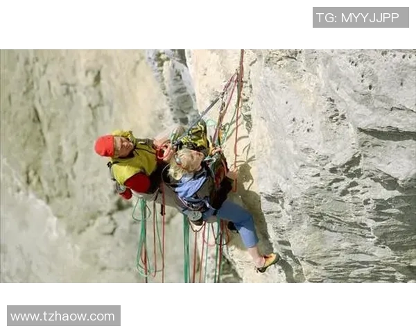 西安攀岩队在极限运动会中的团队协作表现精彩点评与分析